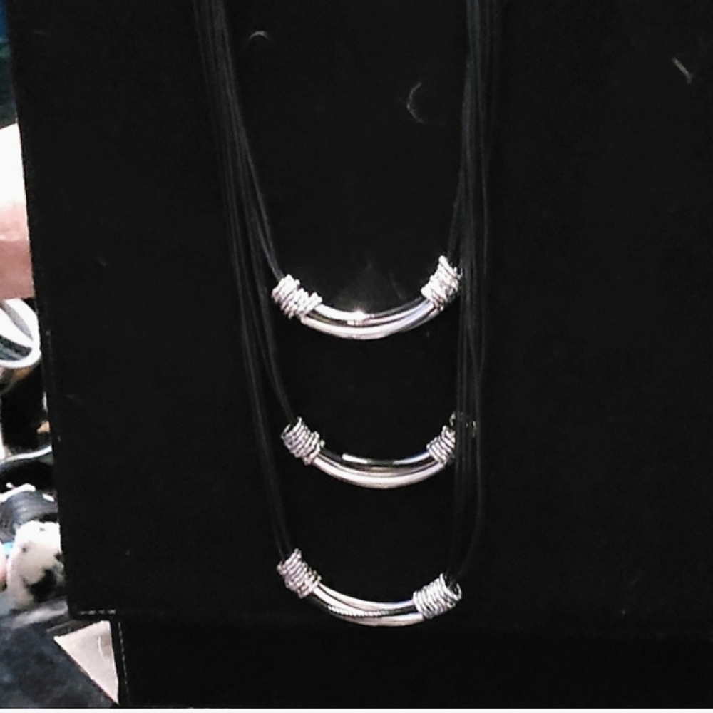 3/$25 Pleather three tier necklace